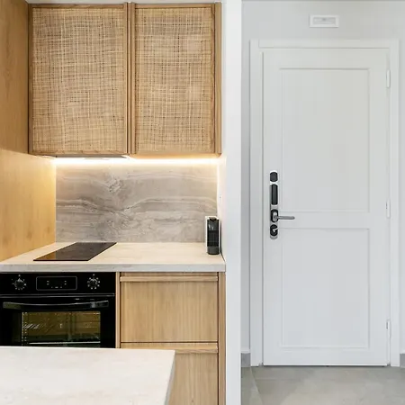 Blue - 4 Luxurious, Sea Front *