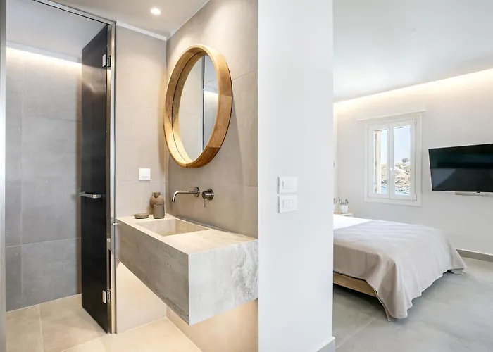 Hotel Blue - 4 Luxurious, Sea Front *