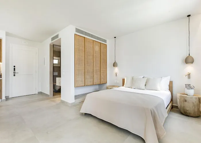 Blue - 4 Luxurious, Sea Front Hotel