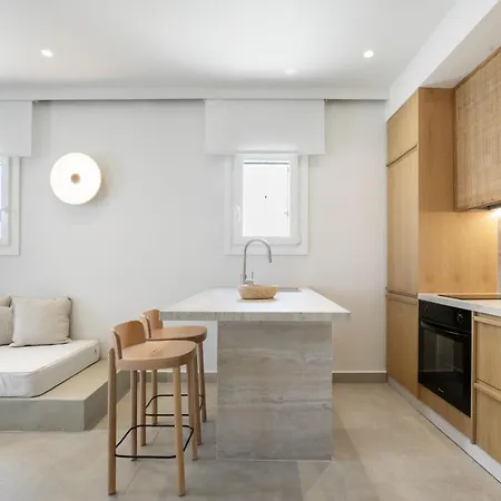 Blue - 4 Luxurious, Sea Front *