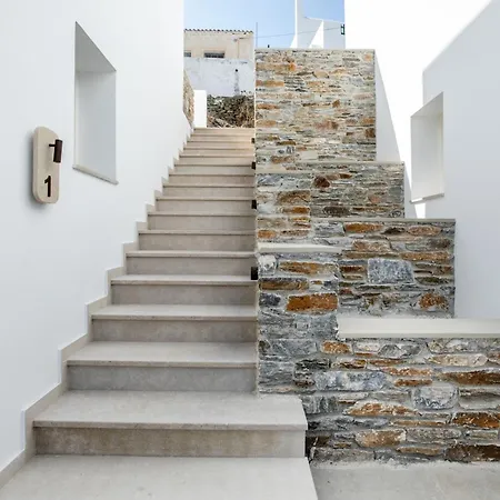 Kythnos Blue - 4 Luxurious, Sea Front Lägenhet Loutrá