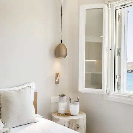 Kythnos Blue - 4 Luxurious, Sea Front Lägenhet Loutrá