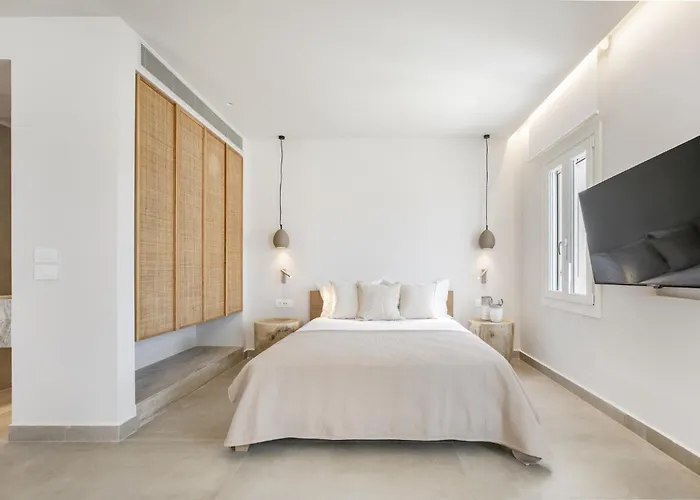 Blue - 4 Luxurious, Sea Front * Kitnos