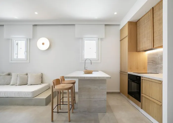 Blue - 4 Luxurious, Sea Front *