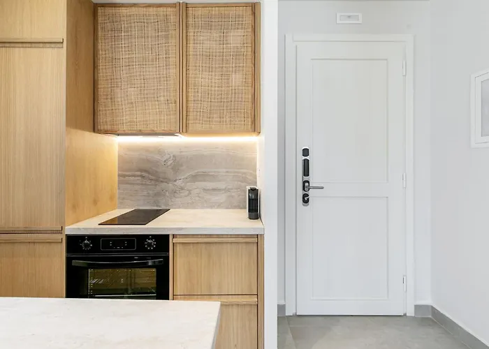 Blue - 4 Luxurious, Sea Front *